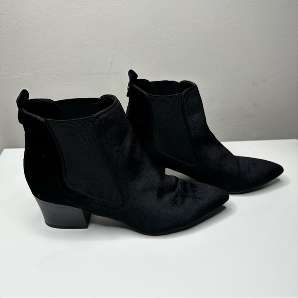 Guess Black Velvet Chelsea Booties Size 7.5 Boots Party Ankle Booties Block Heel - Picture 5 of 9